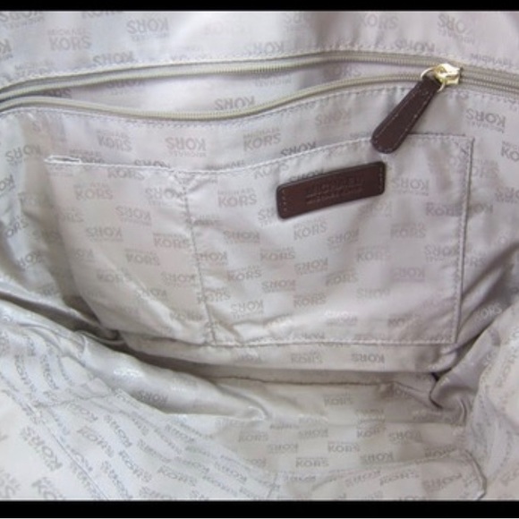 Michael Kors Charlton Large Tote in Mocha - Picture 5 of 5